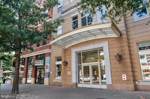 1220 N Fillmore St #503, Arlington, VA 22201