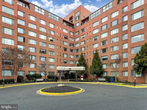 1111 Arlington Blvd #919, Arlington, VA 22209