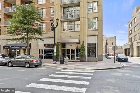 1020 N Highland St #813, Arlington, VA 22201