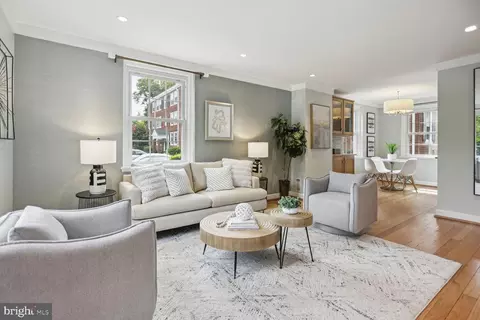 4816 30th St S, Arlington, VA 22206