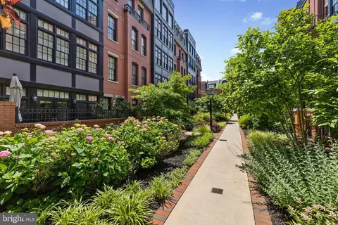 1610 N Queen St #214, Arlington, VA 22209