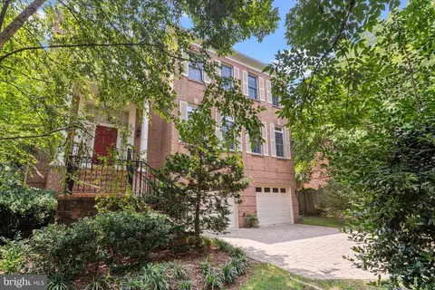 5214 17th St N, Arlington, VA 22205