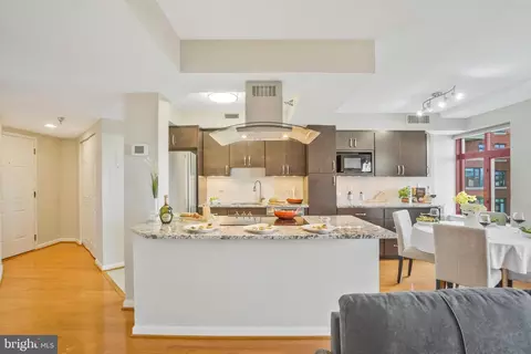 2400 Clarendon Blvd #904, Arlington, VA 22201