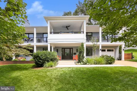 3829 26th St N, Arlington, VA 22207