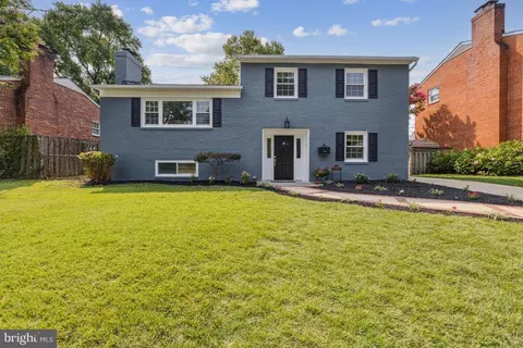 6420 24th St N, Arlington, VA 22207