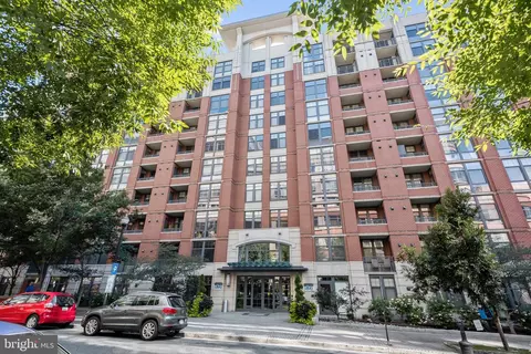 1021 N Garfield St #1032, Arlington, VA 22201