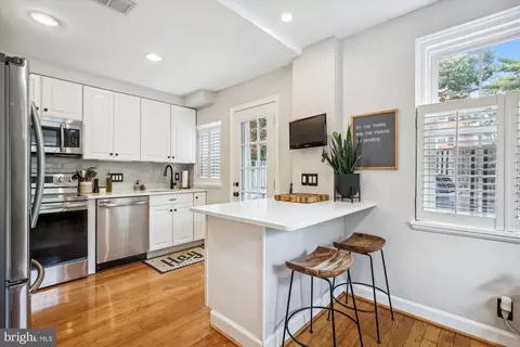 4722 29th St S, Arlington, VA 22206