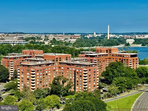 1021 Arlington Blvd #1036, Arlington, VA 22209
