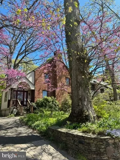 131 N Irving St, Arlington, VA 22201