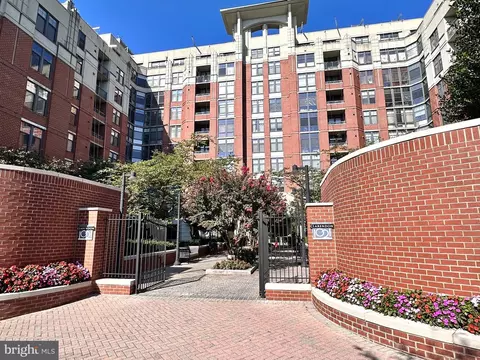 1021 N Garfield St #227, Arlington, VA 22201
