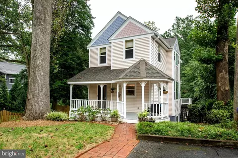 2375 N Edgewood St, Arlington, VA 22207