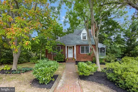 49 N Fenwick St, Arlington, VA 22201