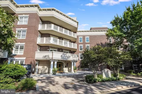 1201 N Nash St #601, Arlington, VA 22209