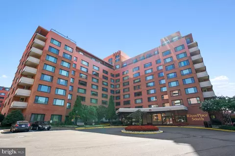 1011 Arlington Blvd #428, Arlington, VA 22209