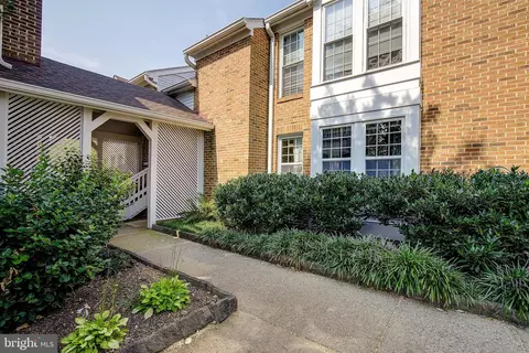 2588 S C S C S Arlington Mill Dr 3 #3, Arlington, VA 22206