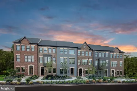 814 Greenbriar St S, Arlington, VA 22204