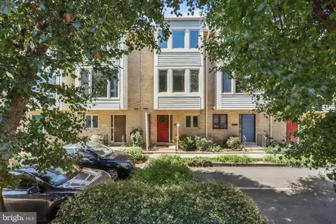 1818 N Ode St N #1818, Arlington, VA 22209
