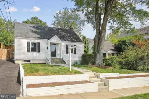 2001 S Randolph St, Arlington, VA 22204