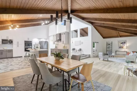 2807 N Quebec St, Arlington, VA 22207