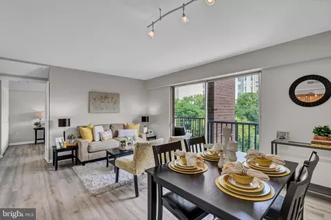 1300 Army Navy Dr #518, Arlington, VA 22202