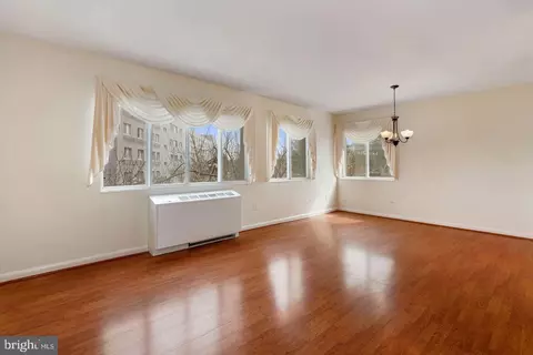 3701 5th St S #311, Arlington, VA 22204