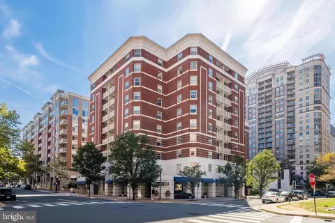 880 N Pollard St #222, Arlington, VA 22203
