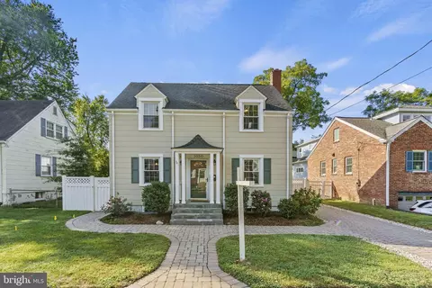 1030 18th St S, Arlington, VA 22202