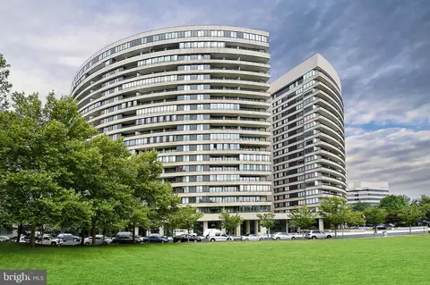 1300 Crystal Dr #610S, Arlington, VA 22202