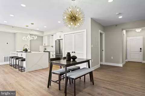 1211 S Eads St #802, Arlington, VA 22202