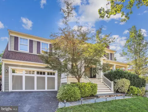 2011 N Lincoln St, Arlington, VA 22207