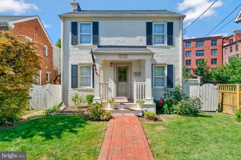1112 S Edgewood St, Arlington, VA 22204