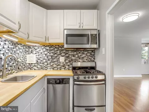 1011 Arlington Blvd #406, Arlington, VA 22209
