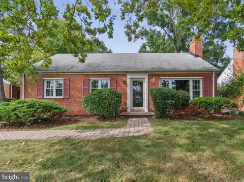 5041 N Carlin Springs Rd, Arlington, VA 22203