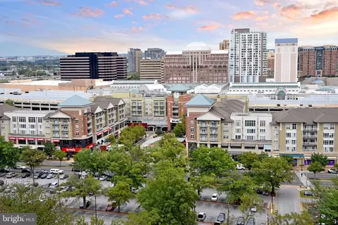 1200 S Arlington Ridge Rd #203, Arlington, VA 22202