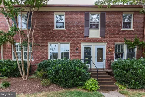 1030 S Barton St #272, Arlington, VA 22204