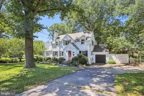 2304 N Randolph St, Arlington, VA 22207