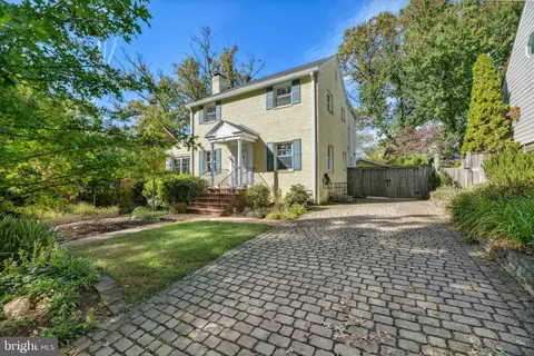 1940 Upton St N, Arlington, VA 22207
