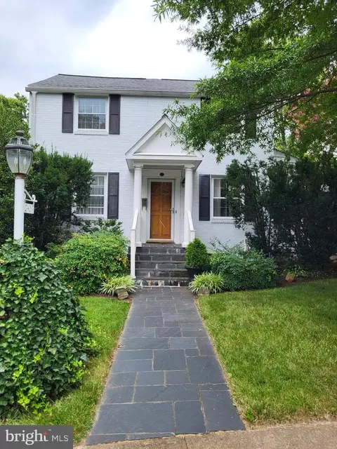 2409 N George Mason Dr, Arlington, VA 22207