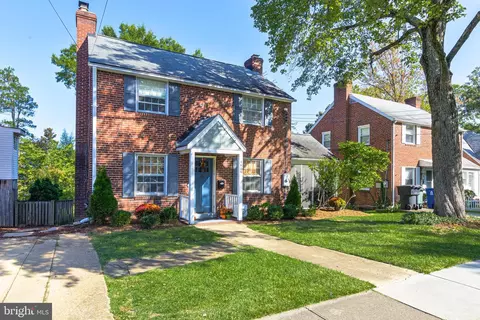 4809 7th St N, Arlington, VA 22203