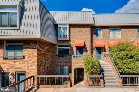 1643 S Hayes St #1, Arlington, VA 22202