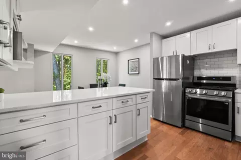 5075 7th Rd S #202, Arlington, VA 22204