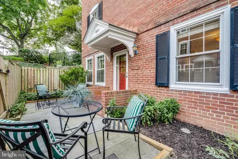 3303 S Wakefield St, Arlington, VA 22206
