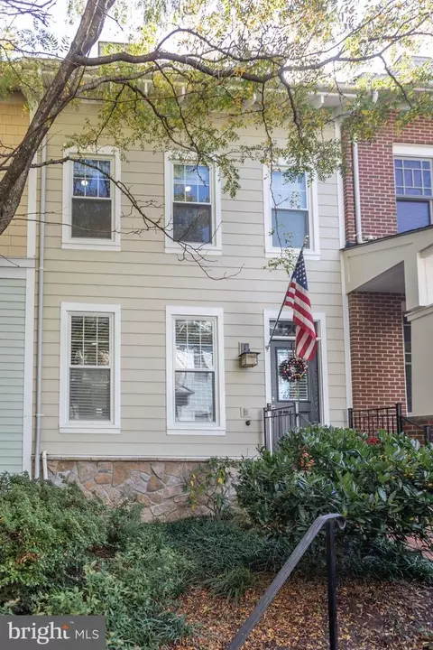 1204 N Danville St, Arlington, VA 22201