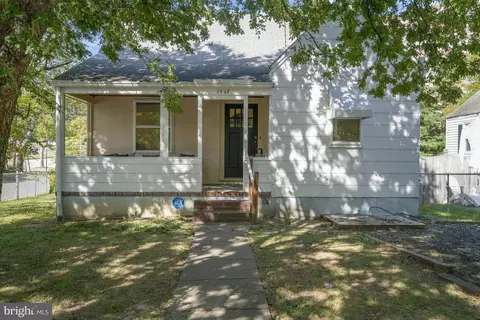 1037 16th St S, Arlington, VA 22202