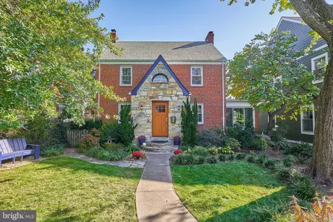 15 N Fenwick St, Arlington, VA 22201