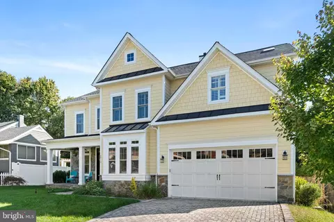 2915 N Sycamore St, Arlington, VA 22207