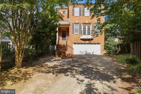 415 Frederick St N, Arlington, VA 22203