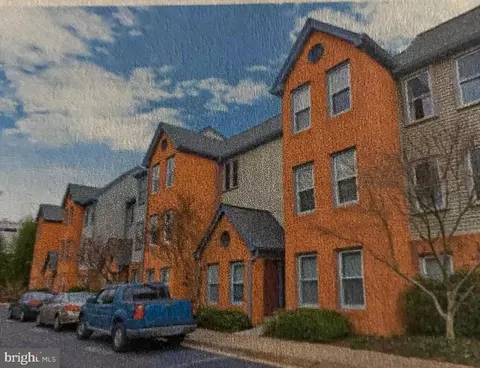 2105 N Rolfe St #B, Arlington, VA 22209