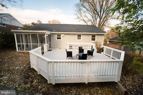 877 Patrick Henry Dr, Arlington, VA 22205