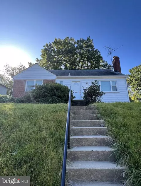 5832 Little Falls Rd, Arlington, VA 22207